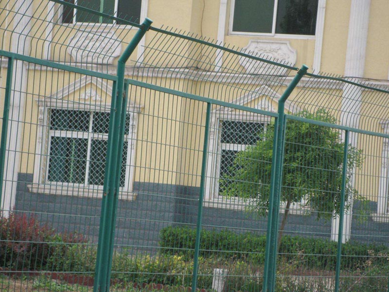 框架護(hù)欄網(wǎng)安裝效果圖