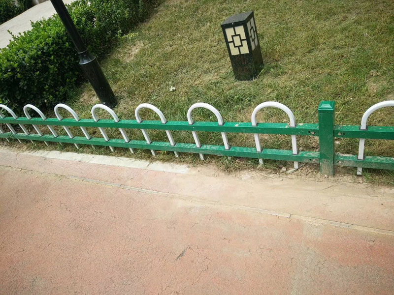 U型草坪護欄規格